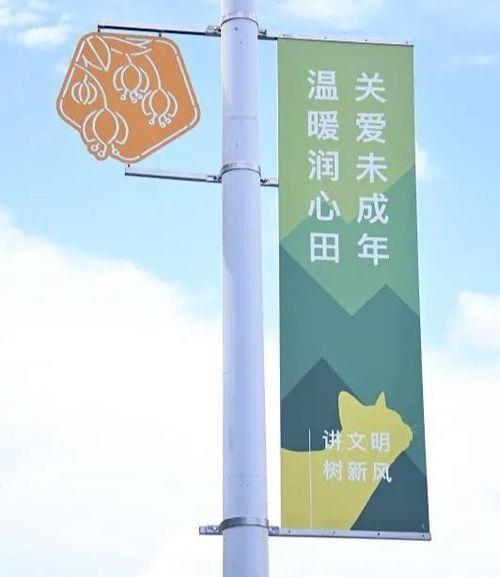 深圳燈桿旗定制、戶(hù)外電線(xiàn)桿燈桿道旗、雙面燈桿旗、小區(qū)燈桿廣告牌