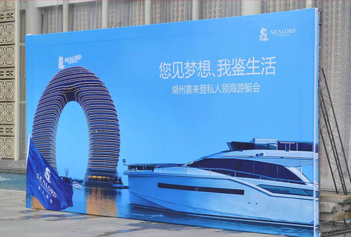 深圳戶外大型T牌廣告噴畫、圍擋廣告加厚防水防曬、550燈布噴繪、三面翻廣告