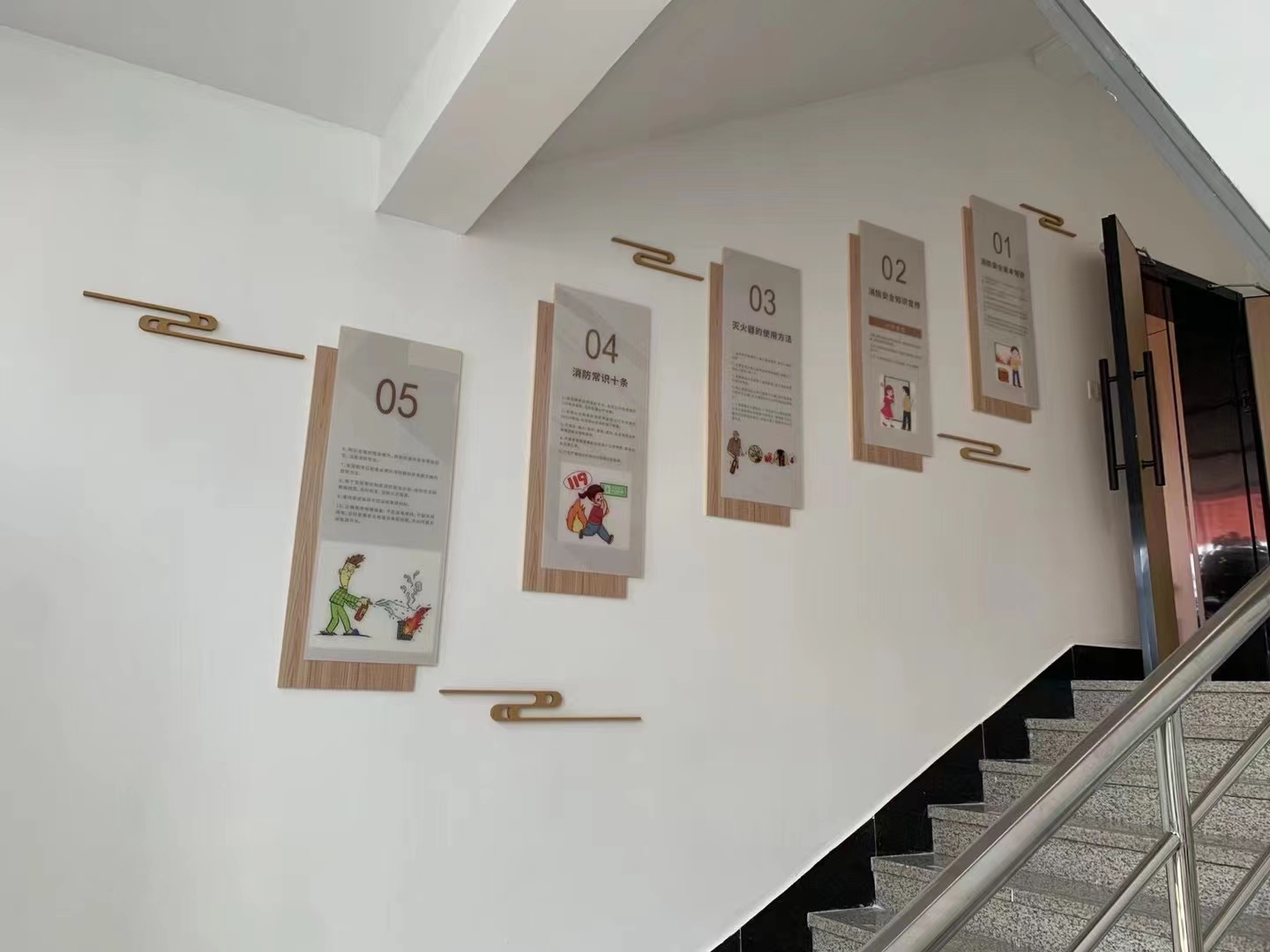 深圳平板UV打印-亞克力插袋信息公示欄、企業(yè)異型文化墻、科室牌、街道文化宣傳UV打印
