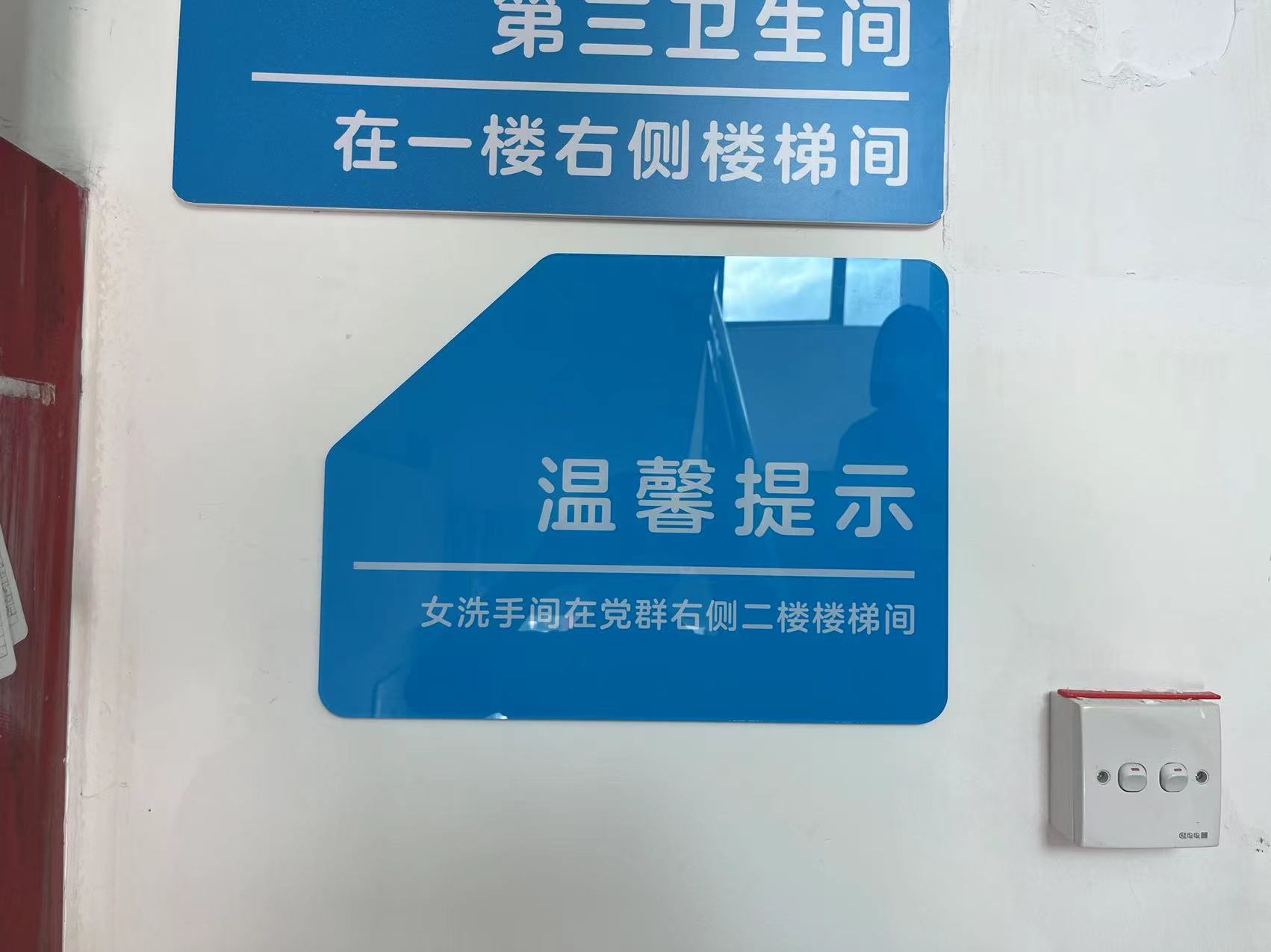UV平板打印、木板陶瓷彩印激光雕刻、雪弗板金屬標(biāo)牌、熱彎亞克力UV、深圳加工廠